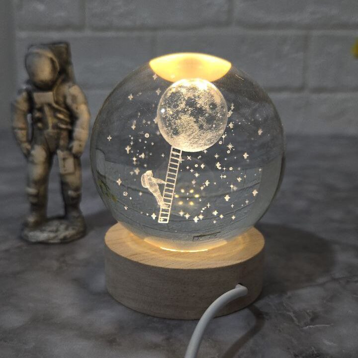 گوی کریستالی فضانورد و نردبان گوی کریستالی فضانورد و نردبان