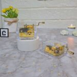 جعبه موزیکال شفاف با موتور طلایی - تصویر 3