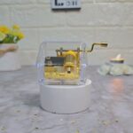 جعبه موزیکال شفاف با موتور طلایی - تصویر 2